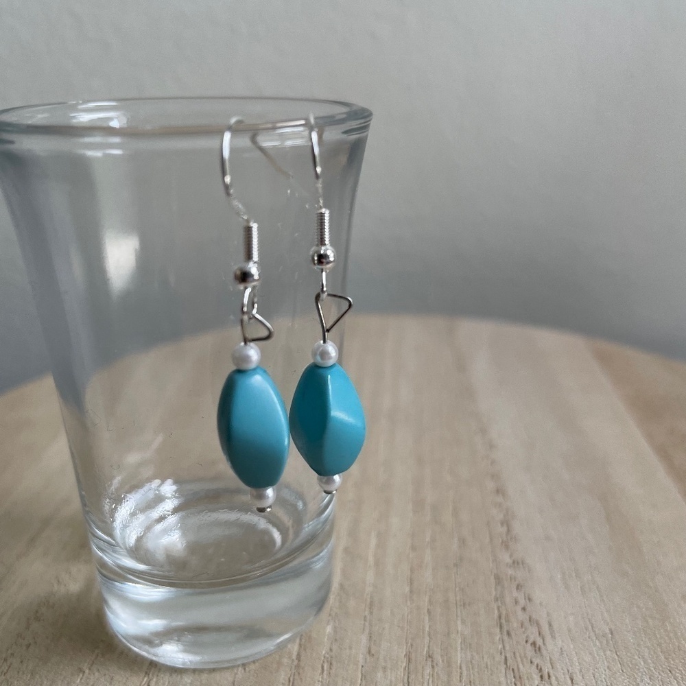 2/15 White‎ Aqua Beaded Earrings